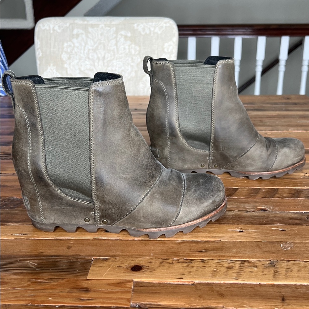 Sorrel Lea Wedge